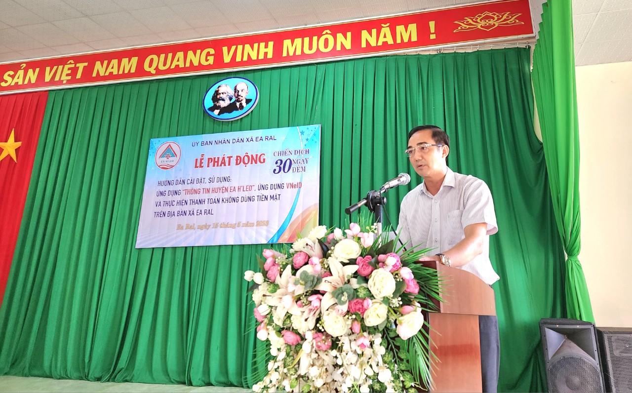 Ảnh Ông La Quang Diêu- HUV- Trưởng phòng TC-KH đại diienj Ban chuyển đổi số huyện phát biểu tại Lễ phát động  