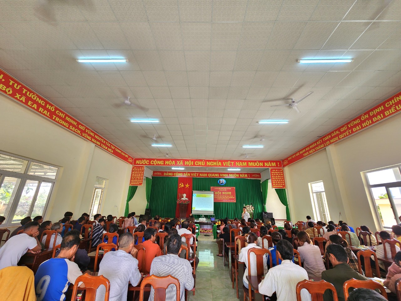 Hội nghị tuyên truyền giảm thiểu tình trạng tảo hôn và hôn nhân cận huyết thống ở xã Ea Ral